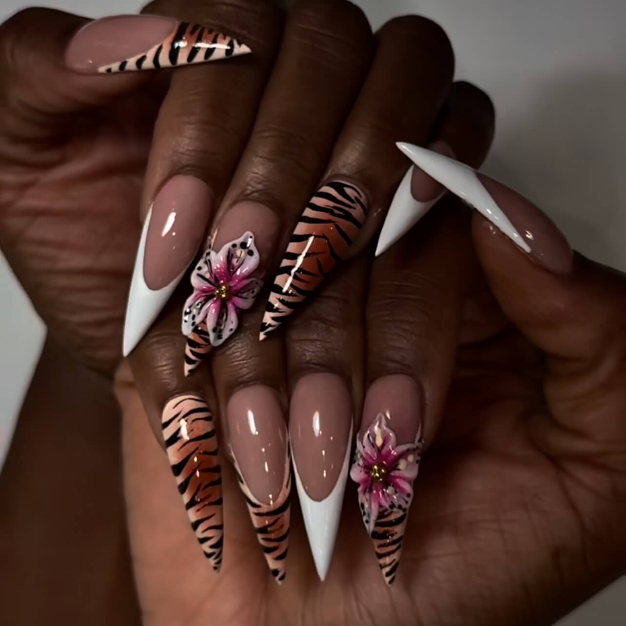 TIGER BLOOM ALMOND PRESS-ON NAIL SET